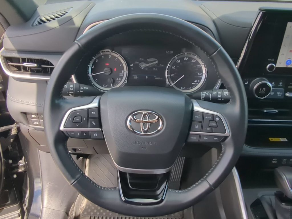 Thumbnail: 2023 Toyota Highlander - 12