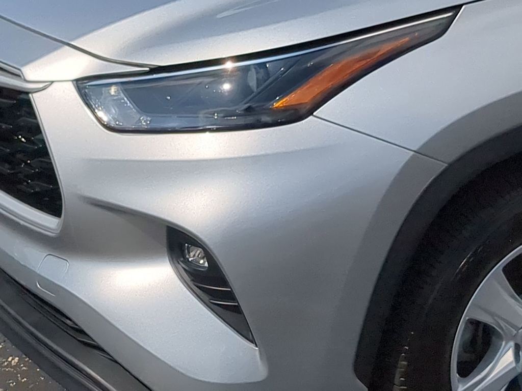 Thumbnail: 2023 Toyota Highlander - 22