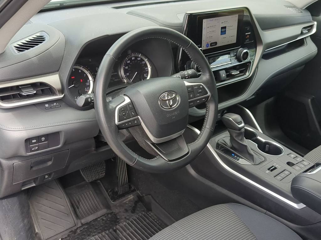 Thumbnail: 2023 Toyota Highlander - 2
