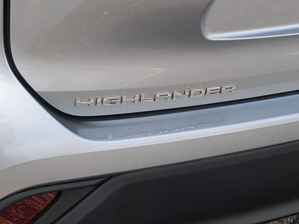 Thumbnail: 2023 Toyota Highlander - 7