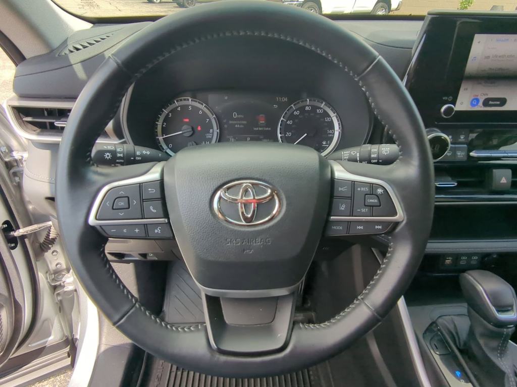 Thumbnail: 2023 Toyota Highlander - 13