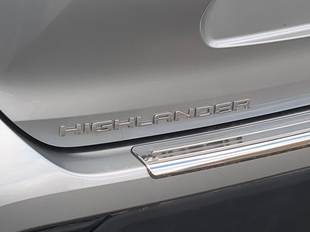 Thumbnail: 2023 Toyota Highlander - 24
