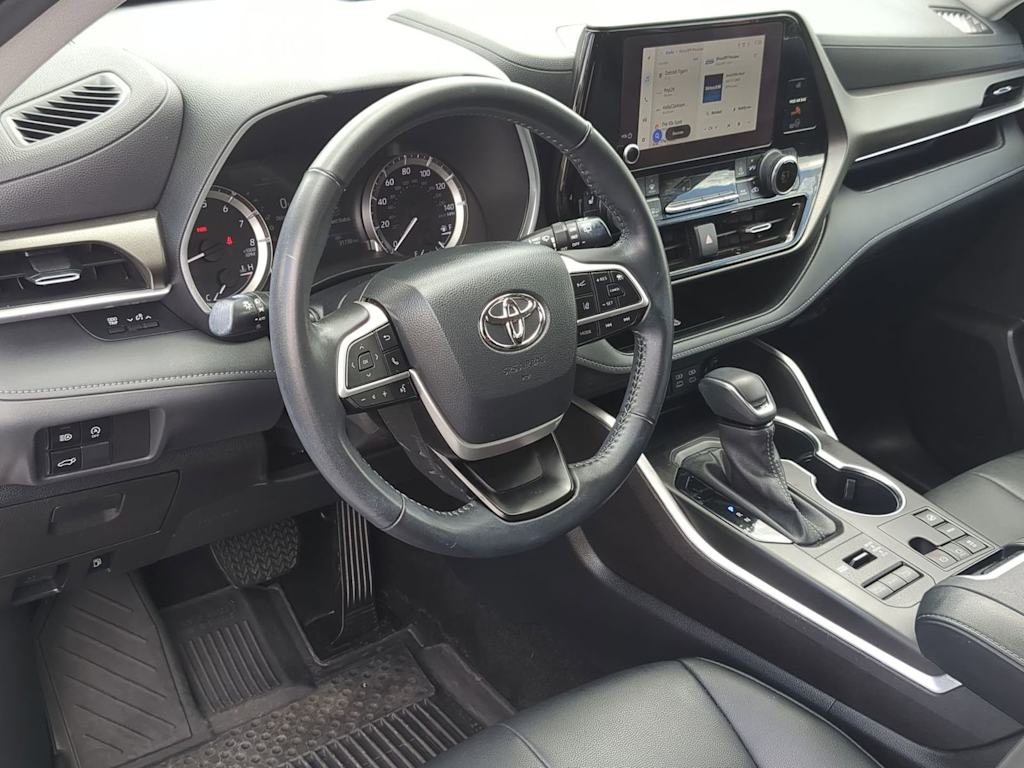 Thumbnail: 2023 Toyota Highlander - 2