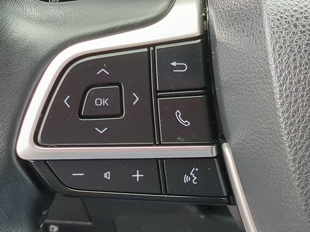 Thumbnail: 2023 Toyota Highlander - 28
