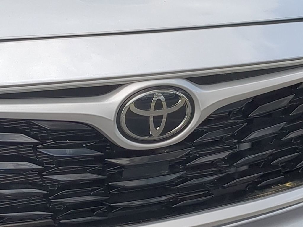Thumbnail: 2023 Toyota Highlander - 7
