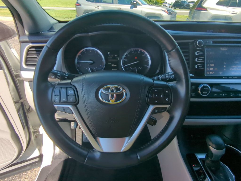 Thumbnail: 2019 Toyota Highlander - 13