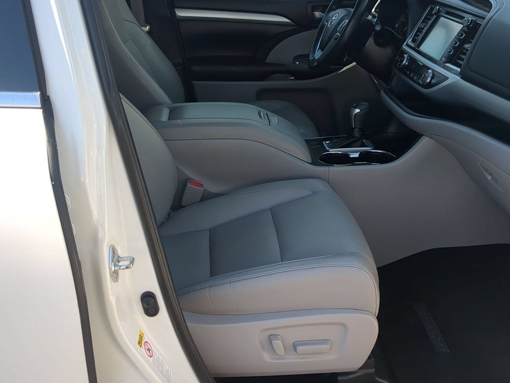 Thumbnail: 2019 Toyota Highlander - 11