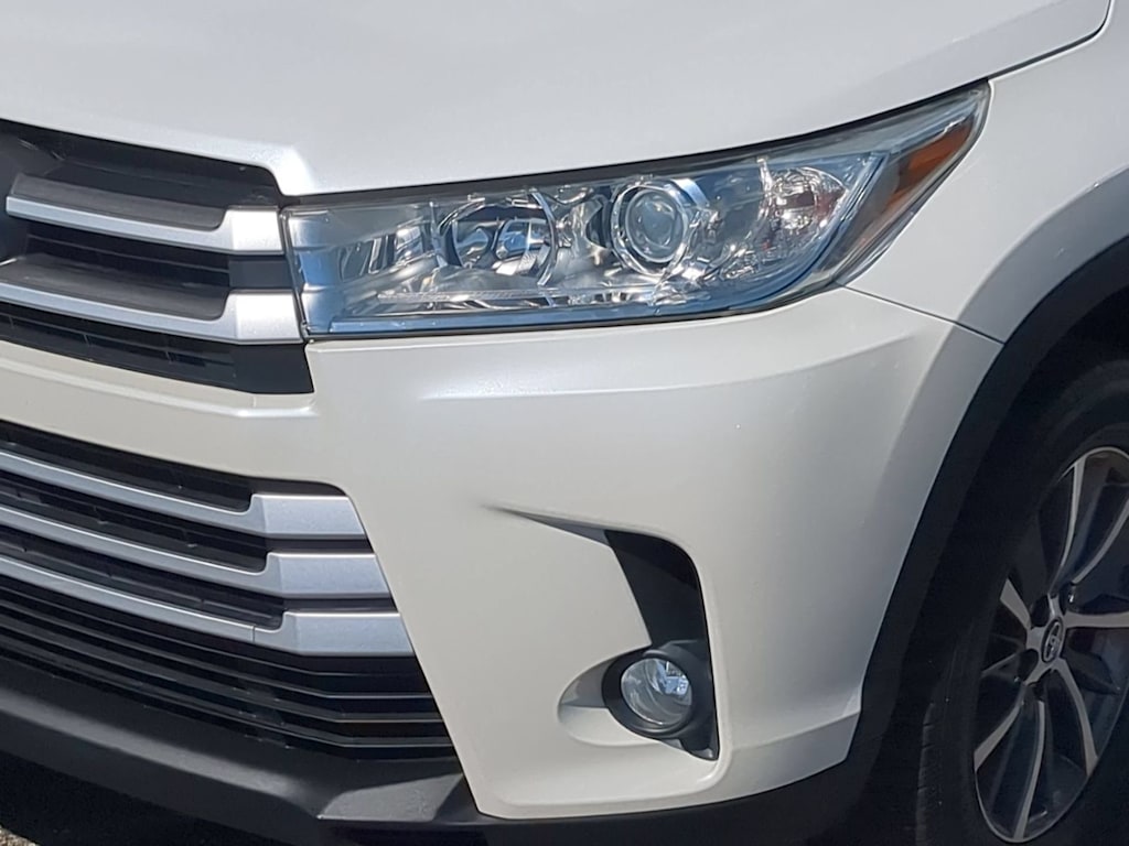 Thumbnail: 2019 Toyota Highlander - 23