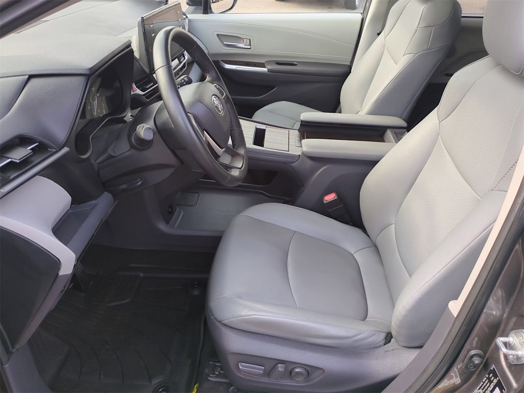 Thumbnail: 2021 Toyota Sienna - 9