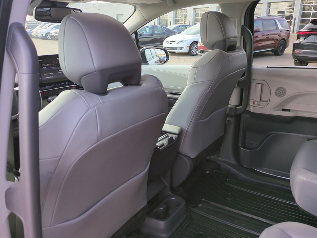 Thumbnail: 2021 Toyota Sienna - 11