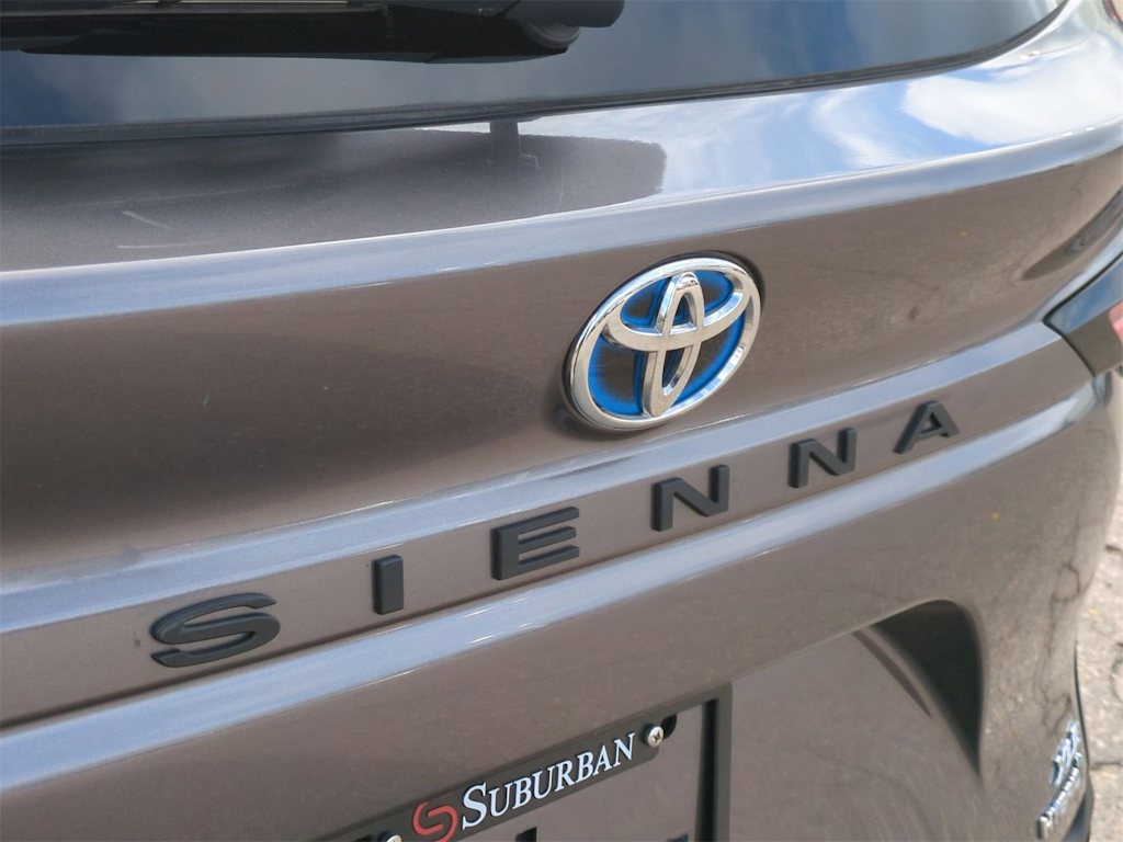 Thumbnail: 2021 Toyota Sienna - 24