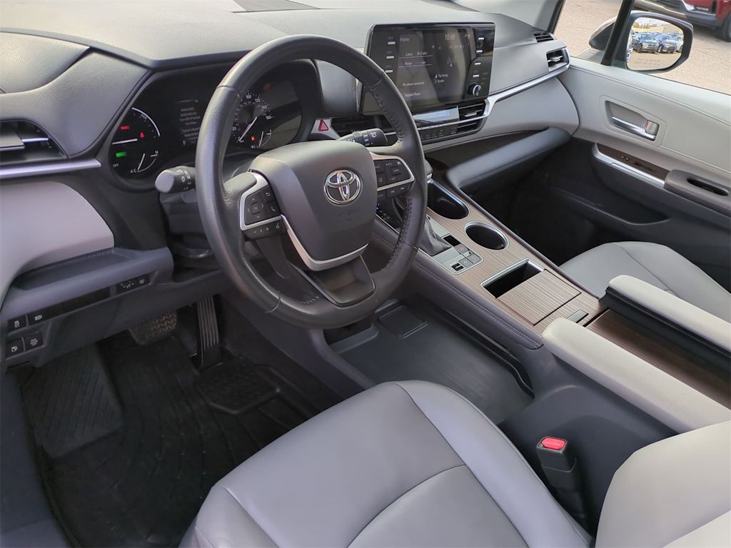 Thumbnail: 2021 Toyota Sienna - 2