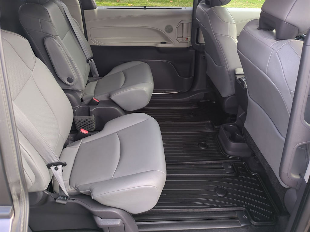 Thumbnail: 2021 Toyota Sienna - 28