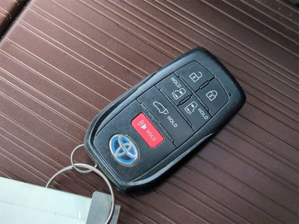 Thumbnail: 2021 Toyota Sienna - 17