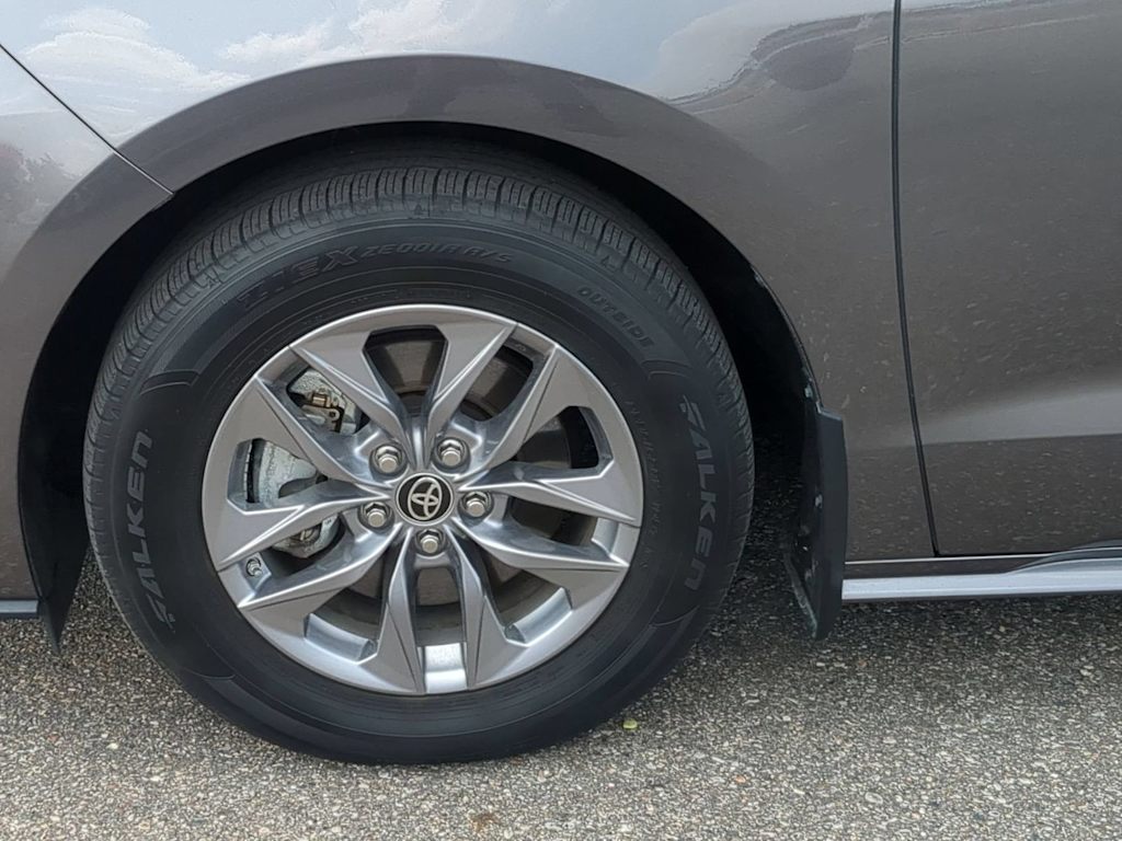 Thumbnail: 2024 Toyota Sienna - 8