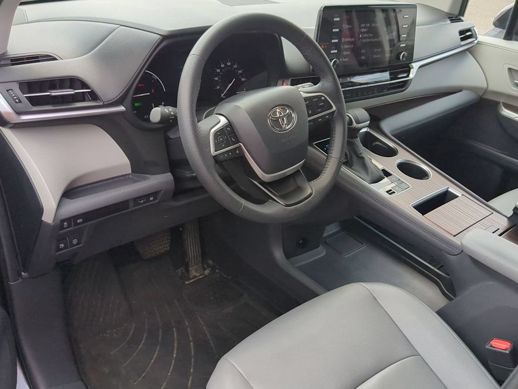 Thumbnail: 2024 Toyota Sienna - 2