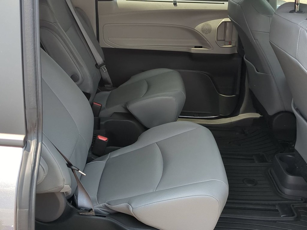Thumbnail: 2024 Toyota Sienna - 27