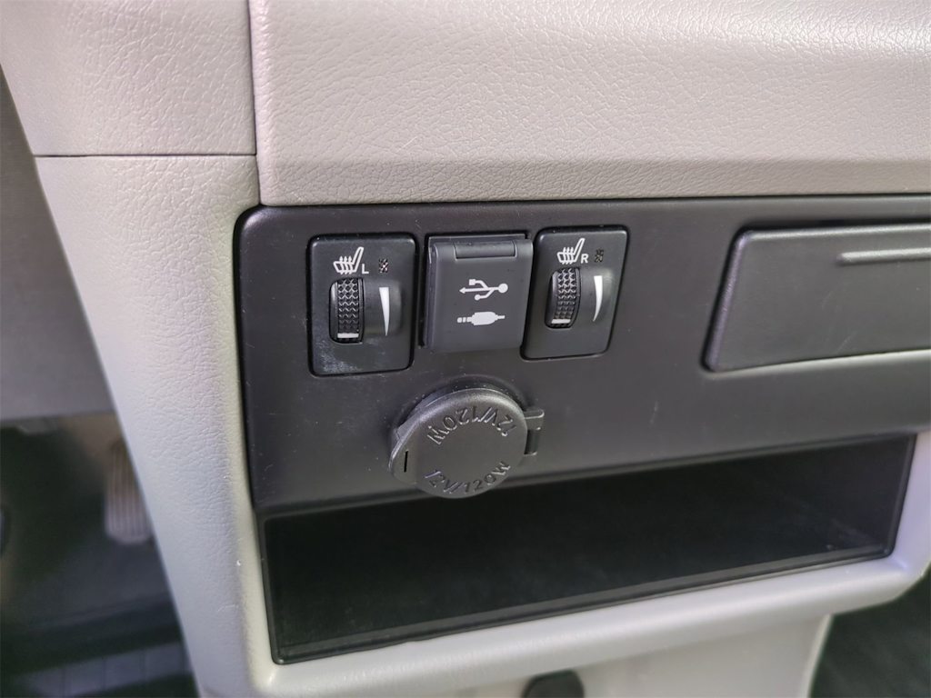 Thumbnail: 2018 Toyota Sienna - 35