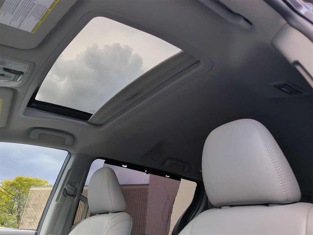 Thumbnail: 2018 Toyota Sienna - 26