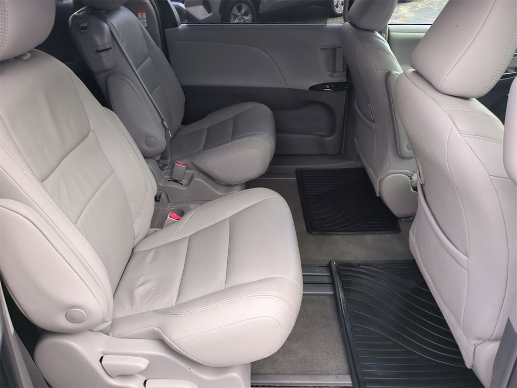 Thumbnail: 2018 Toyota Sienna - 28