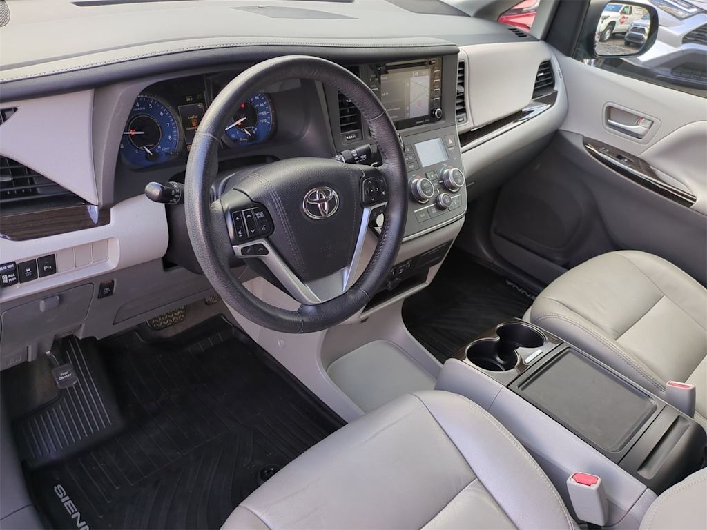 Thumbnail: 2018 Toyota Sienna - 2