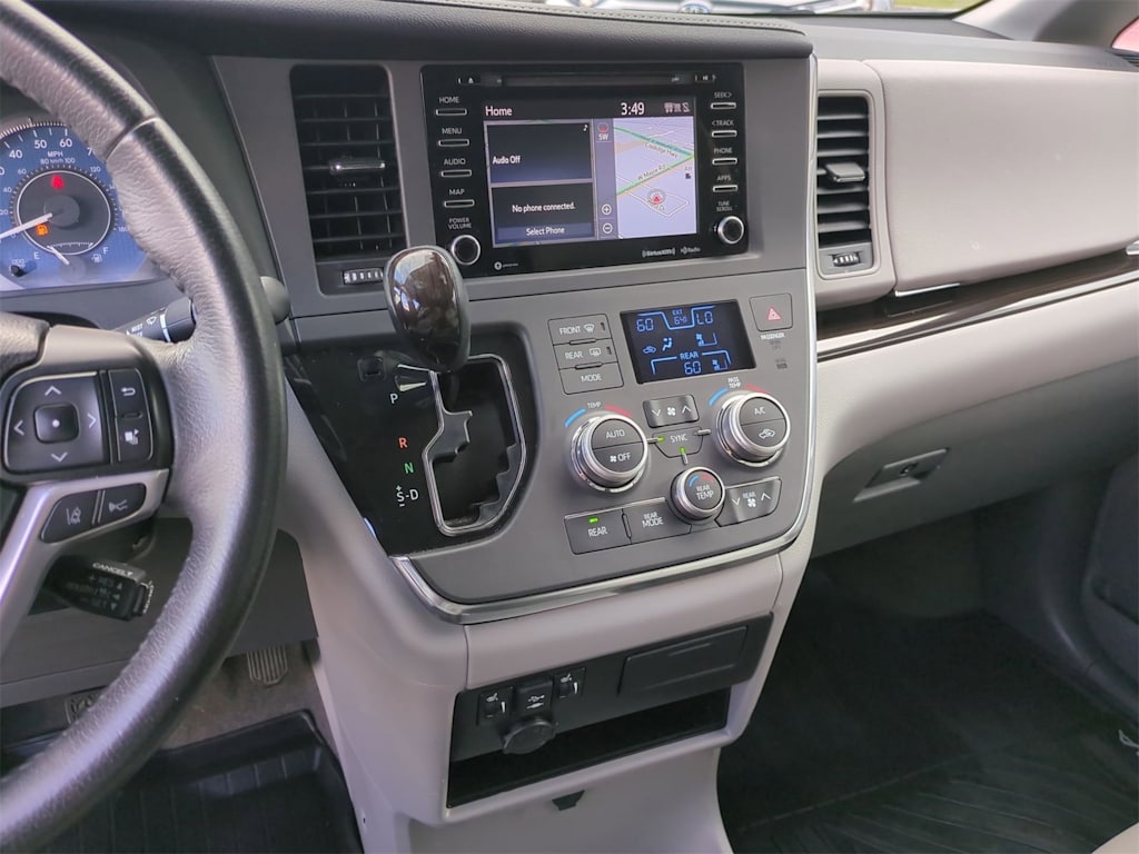 Thumbnail: 2018 Toyota Sienna - 14