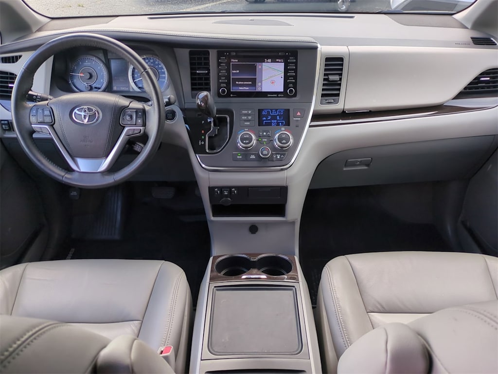 Thumbnail: 2018 Toyota Sienna - 9