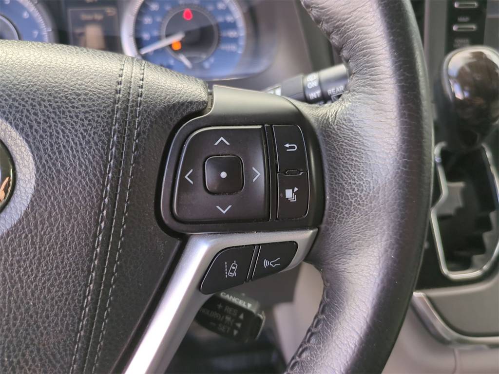 Thumbnail: 2018 Toyota Sienna - 30