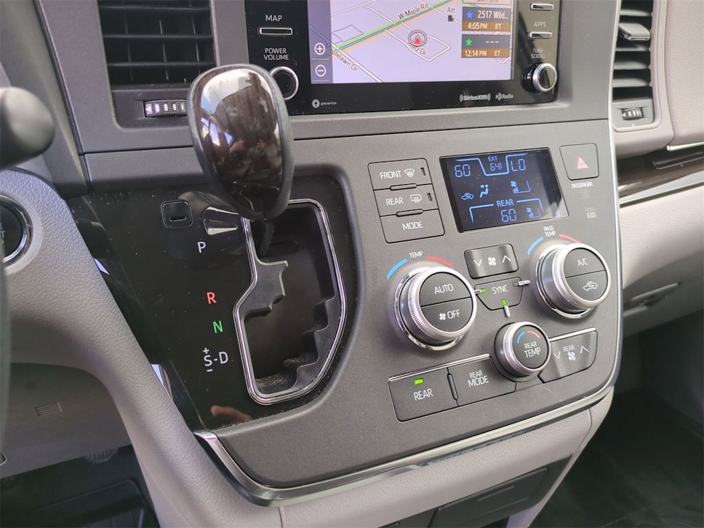 Thumbnail: 2018 Toyota Sienna - 36