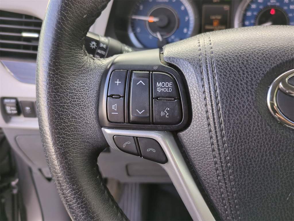 Thumbnail: 2018 Toyota Sienna - 29