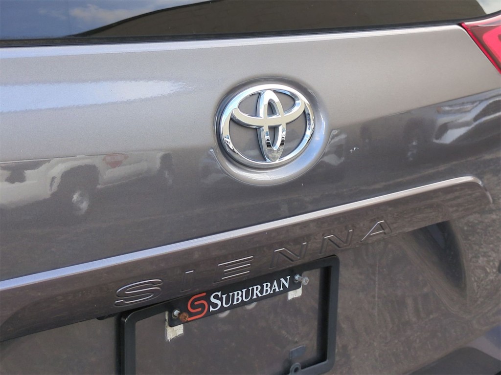 Thumbnail: 2018 Toyota Sienna - 7