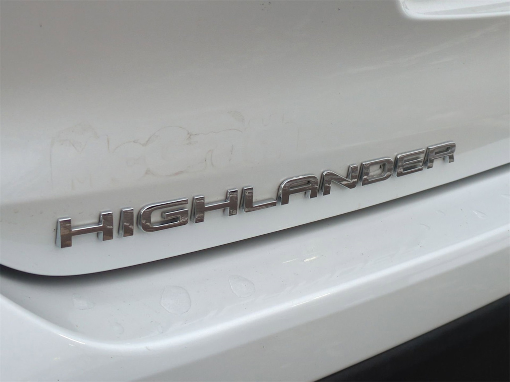 Thumbnail: 2023 Toyota Highlander - 24