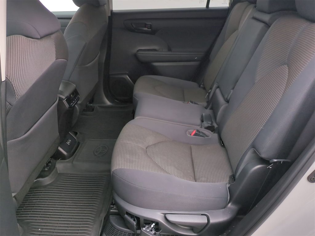 Thumbnail: 2023 Toyota Highlander - 12