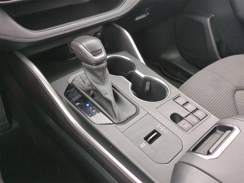 Thumbnail: 2023 Toyota Highlander - 15