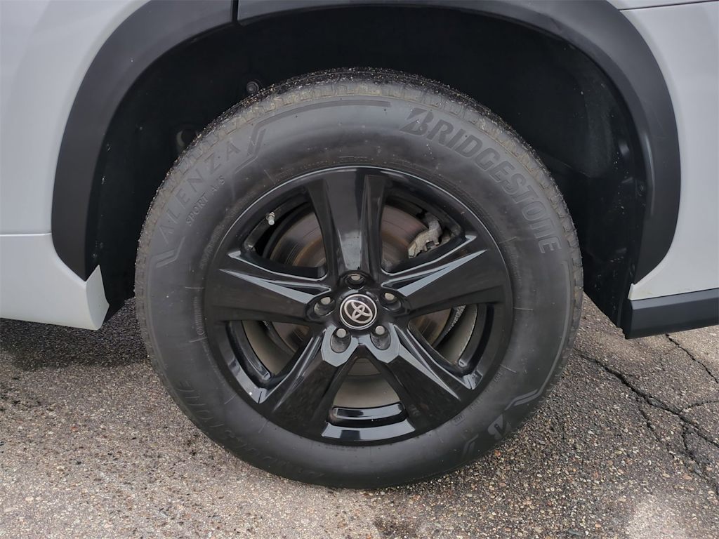 Thumbnail: 2023 Toyota Highlander - 8