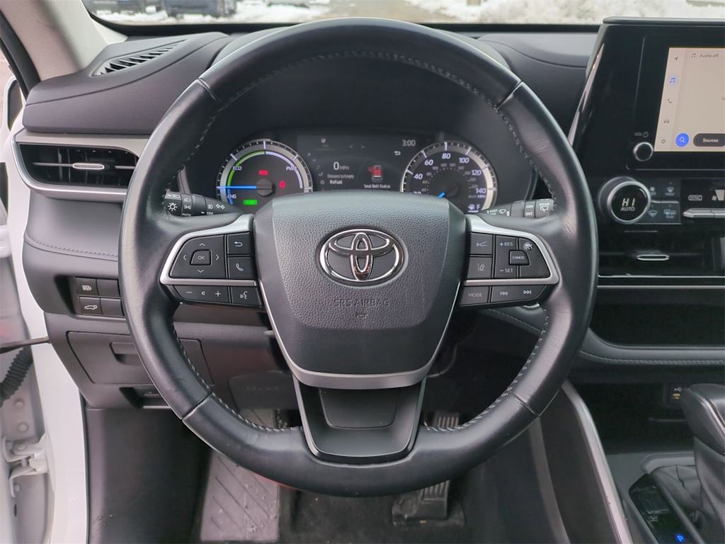 Thumbnail: 2023 Toyota Highlander - 13