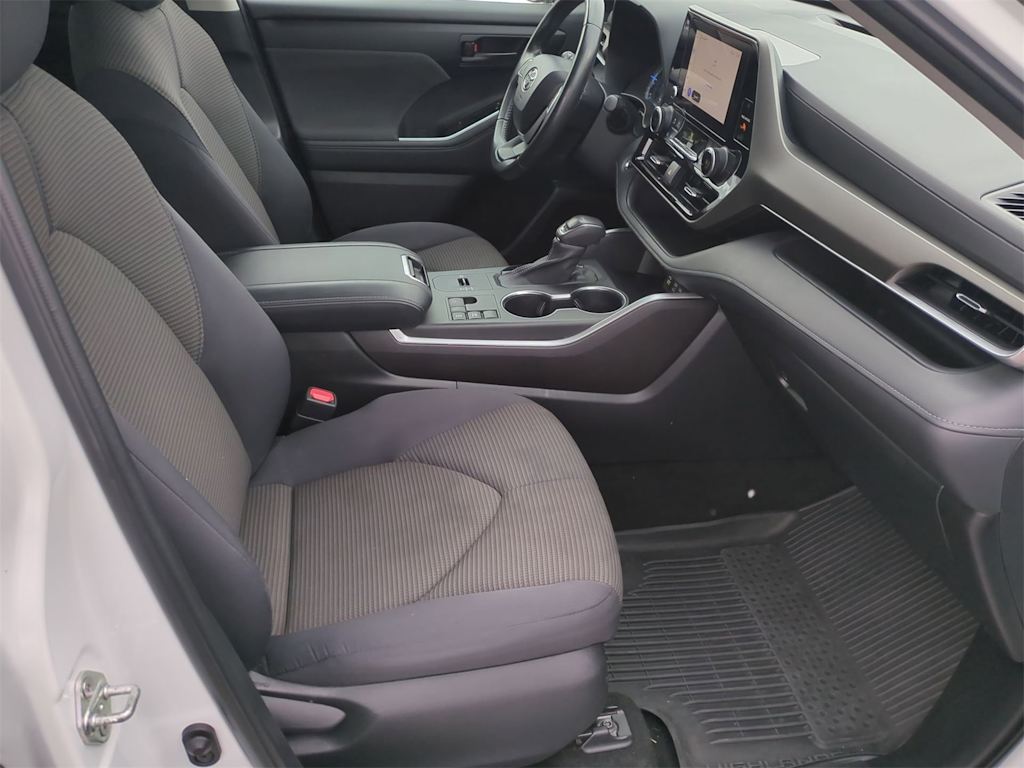 Thumbnail: 2023 Toyota Highlander - 27