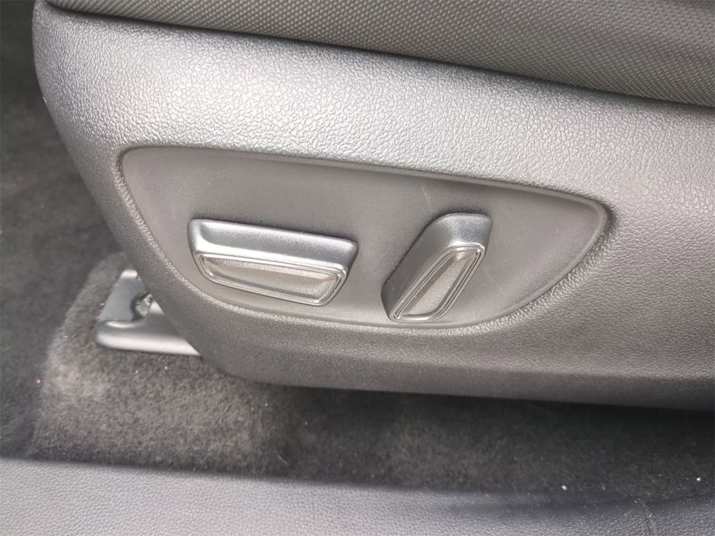 Thumbnail: 2023 Toyota Highlander - 25