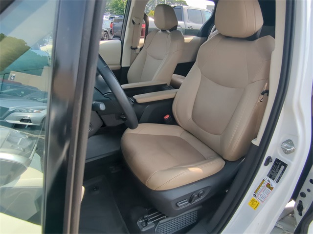 2021 Toyota Sienna Limited 10