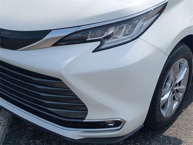 2021 Toyota Sienna Limited 25