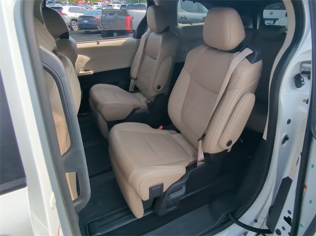 2021 Toyota Sienna Limited 28