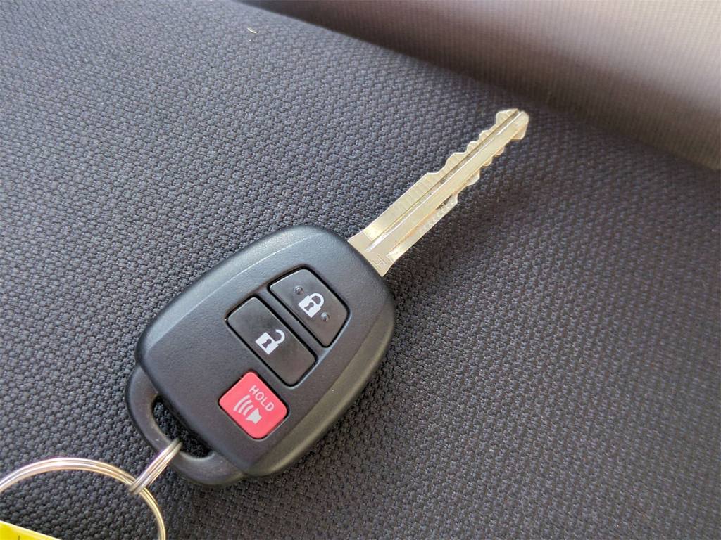 Thumbnail: 2025 Toyota Corolla Cross - 18