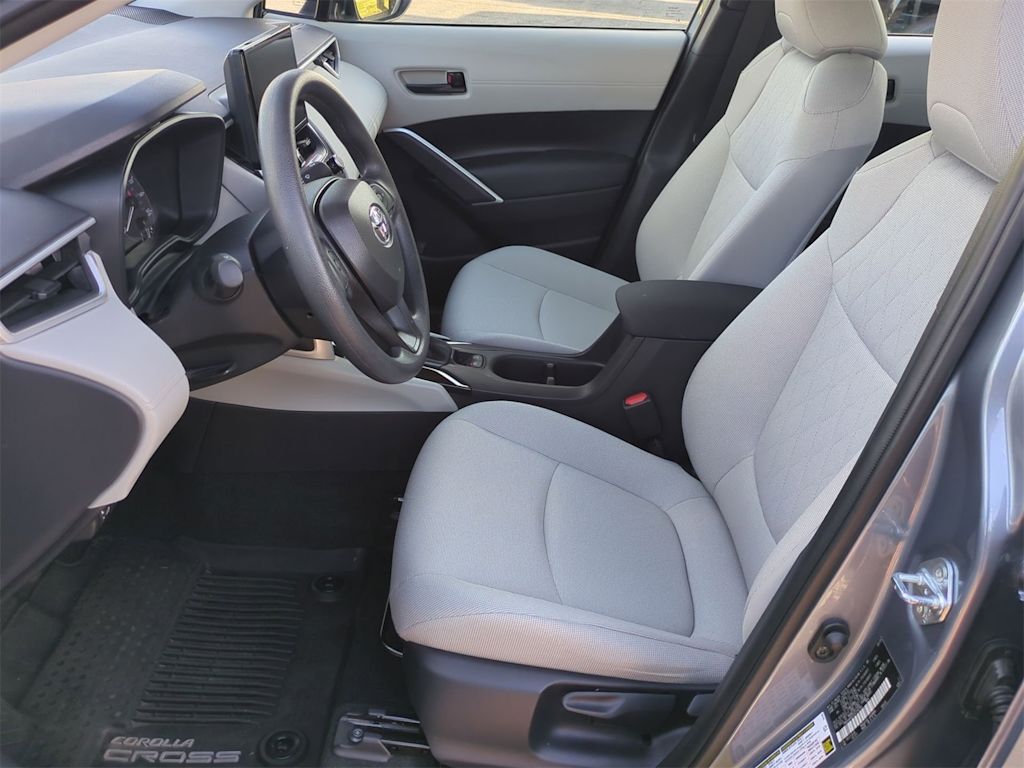 Thumbnail: 2025 Toyota Corolla Cross - 10