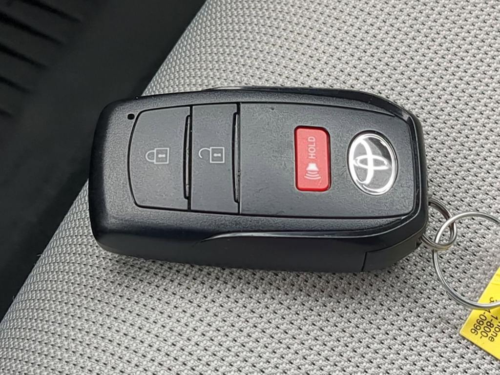 Thumbnail: 2025 Toyota Corolla Cross - 18