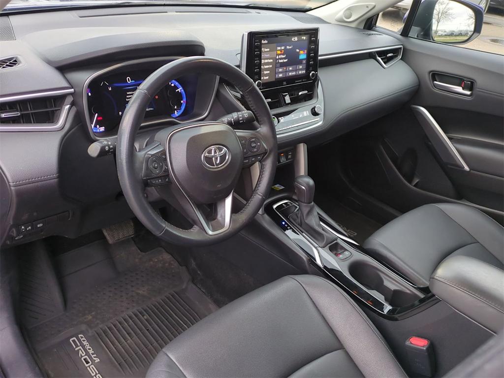 2022 Toyota Corolla Cross XLE 2