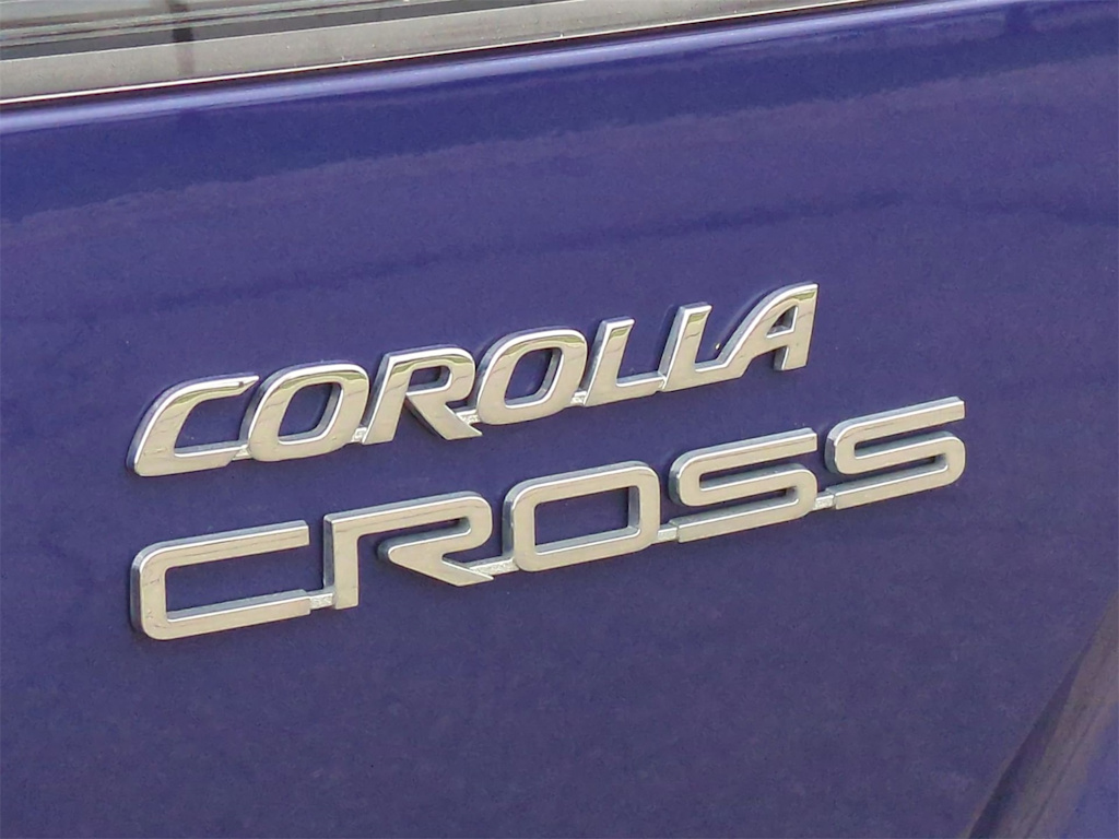 2022 Toyota Corolla Cross XLE 24