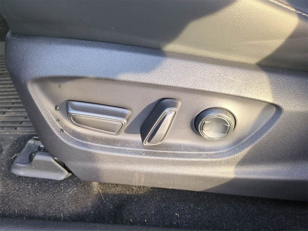 Thumbnail: 2025 Toyota Crown Signia - 25