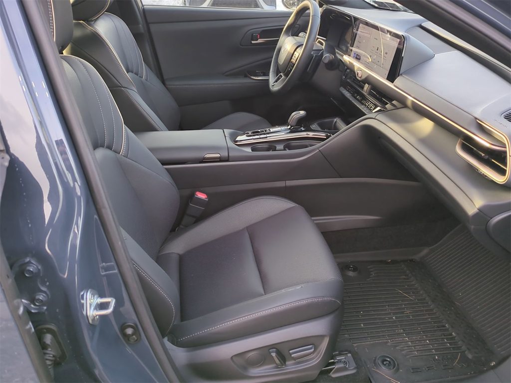 Thumbnail: 2025 Toyota Crown Signia - 10