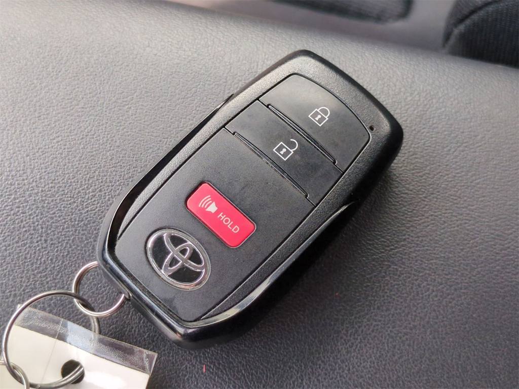 Thumbnail: 2024 Toyota Prius - 17