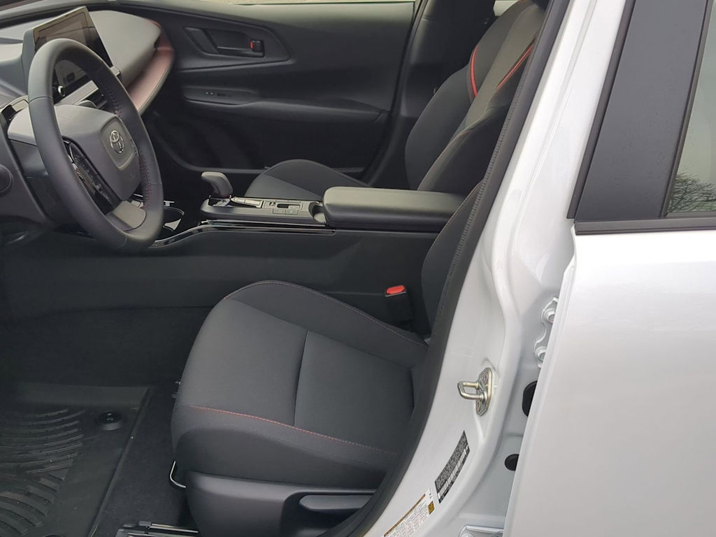 Thumbnail: 2026 Toyota Prius v - 9